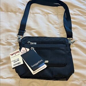 Baggallini Black Compact Crossbody Messenger